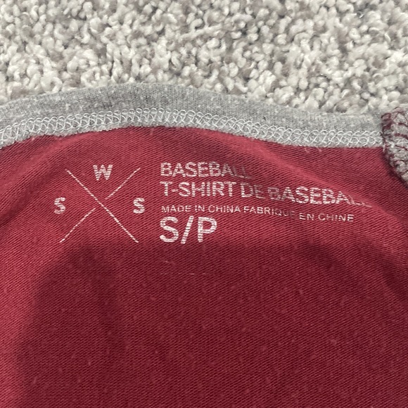 Plain red baseball tee shirt - Picture 2 of 2